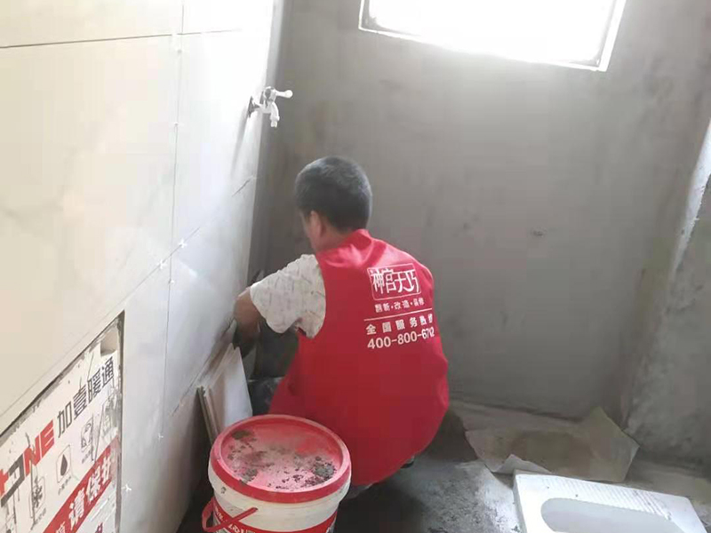 為什么舊房墻面瓷磚容易開(kāi)裂？二手房廚房墻磚裝修施工(圖1)