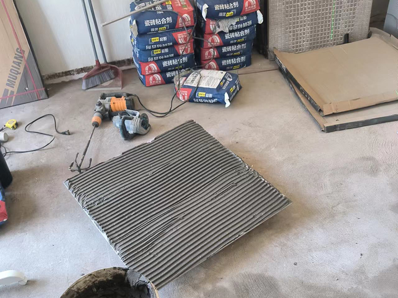 精裝房鋪地板磚多少錢一平方？客廳怎樣裝修瓷磚更省錢？