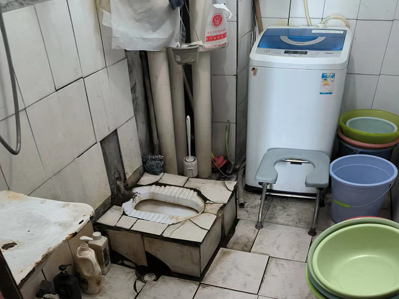 廚房衛(wèi)生間下水管嚴(yán)重滲水怎么辦？家庭管道改造施工案例