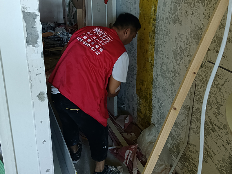 老舊書(shū)房墻皮脫落翻新多少錢(qián)？神宮天巧“揭秘”舊墻翻新價(jià)格真相(圖4)