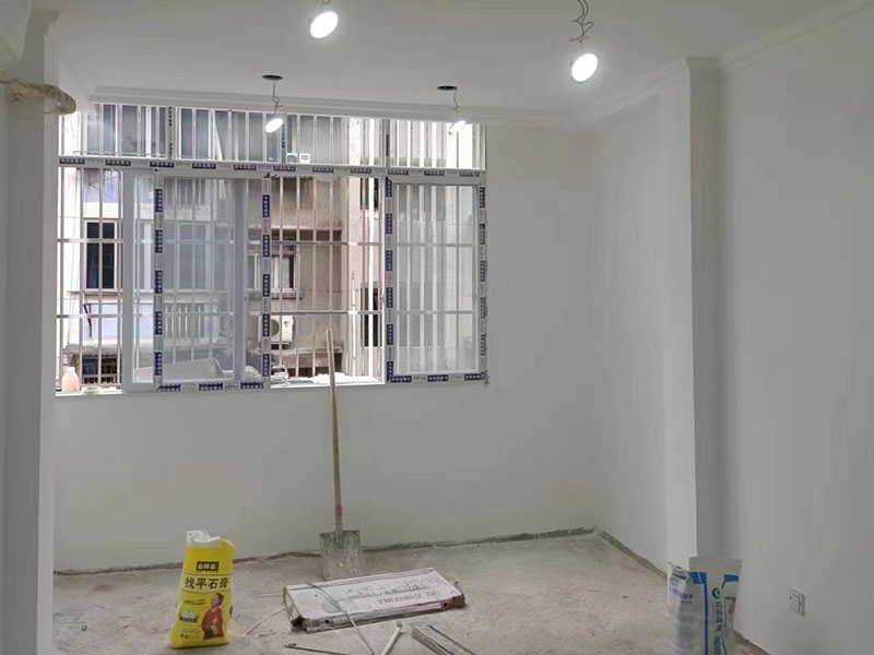 封閉陽臺墻面貼磚還是刷漆，各自有什么優(yōu)缺點？(圖1)