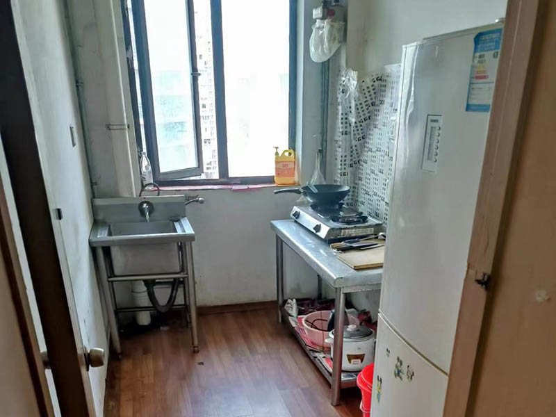 廚房墻面裝修選擇貼瓷磚還是刷涂料？