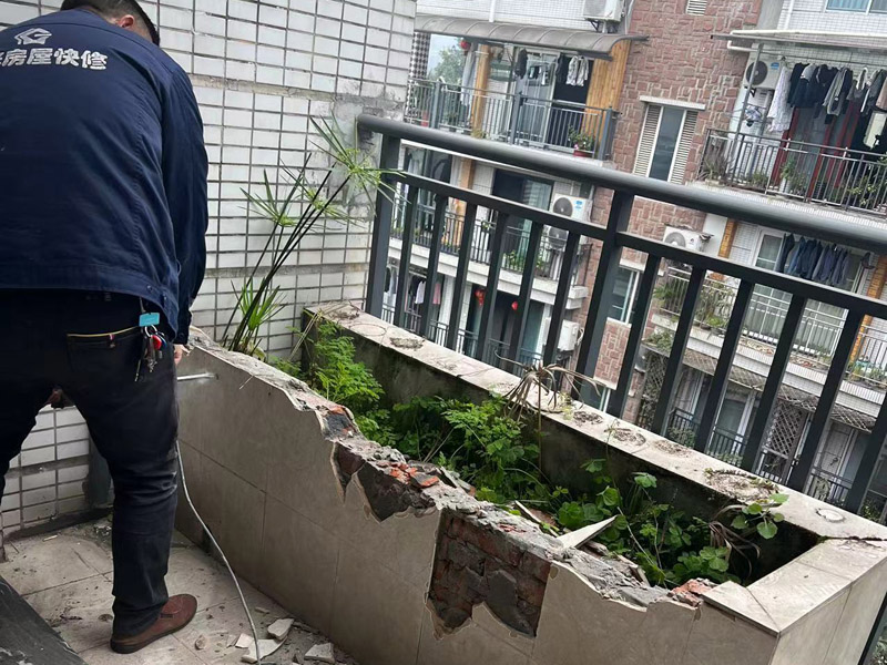 陽(yáng)臺(tái)防水沒做好滲水怎么處理好(圖1)