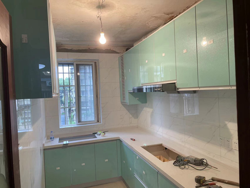 廚房臺(tái)面下掛好還是不下掛好