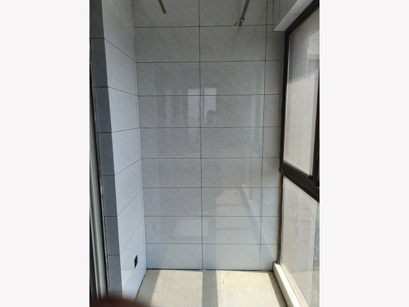 陽臺(tái)地磚不想打掉怎么換新的地磚(圖2) 陽臺(tái)地磚不想打掉怎么換新的地磚(圖2)