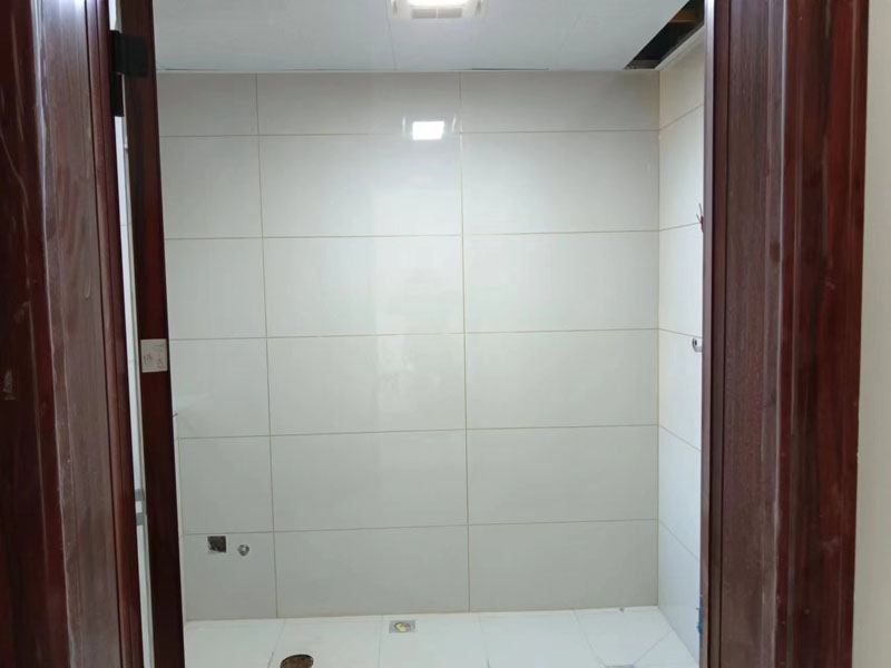 衛(wèi)生間門和瓷磚之間有縫隙怎么處理(圖2)