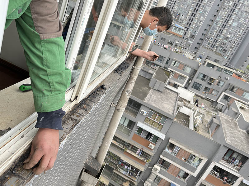 陽臺排水管總管接口漏水處理方法(圖2) 陽臺排水管總管接口漏水處理方法(圖2)