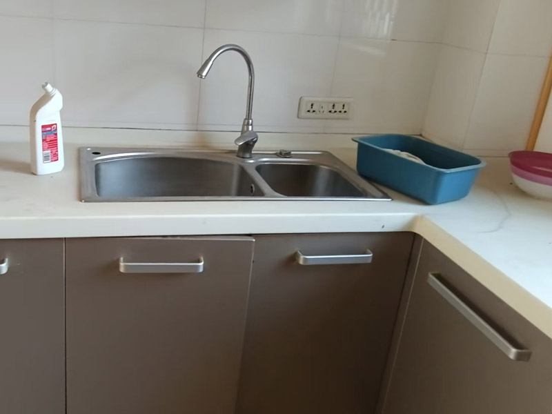 廚房局部改造指南：櫥柜/臺(tái)面/地板翻新省錢技巧