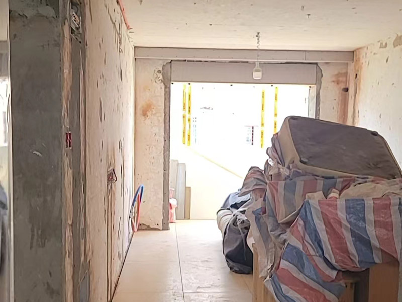 吊頂開裂下垂怎么辦？5步自查+專業(yè)維修指南（附工具清單）